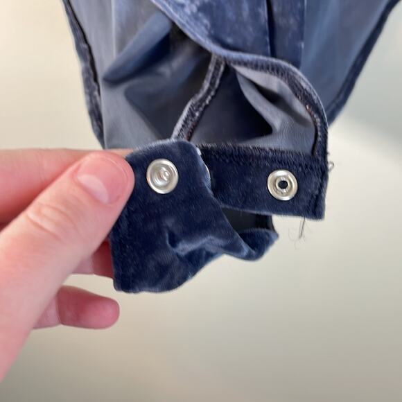 American Eagle Navy Blue Crushed‎ Velvet Short Sleeve Snap Body Suit Size M - Picture 6 of 10